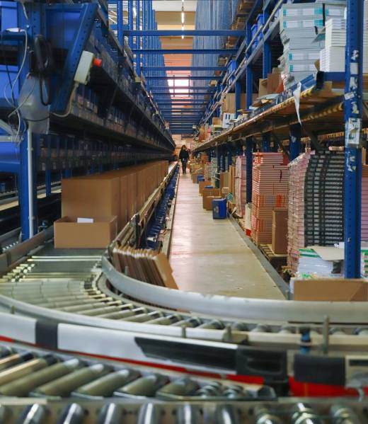 conveyor-belts-inside-a-logistics-warehouse-ecom-2025-01-09-08-01-20-utc